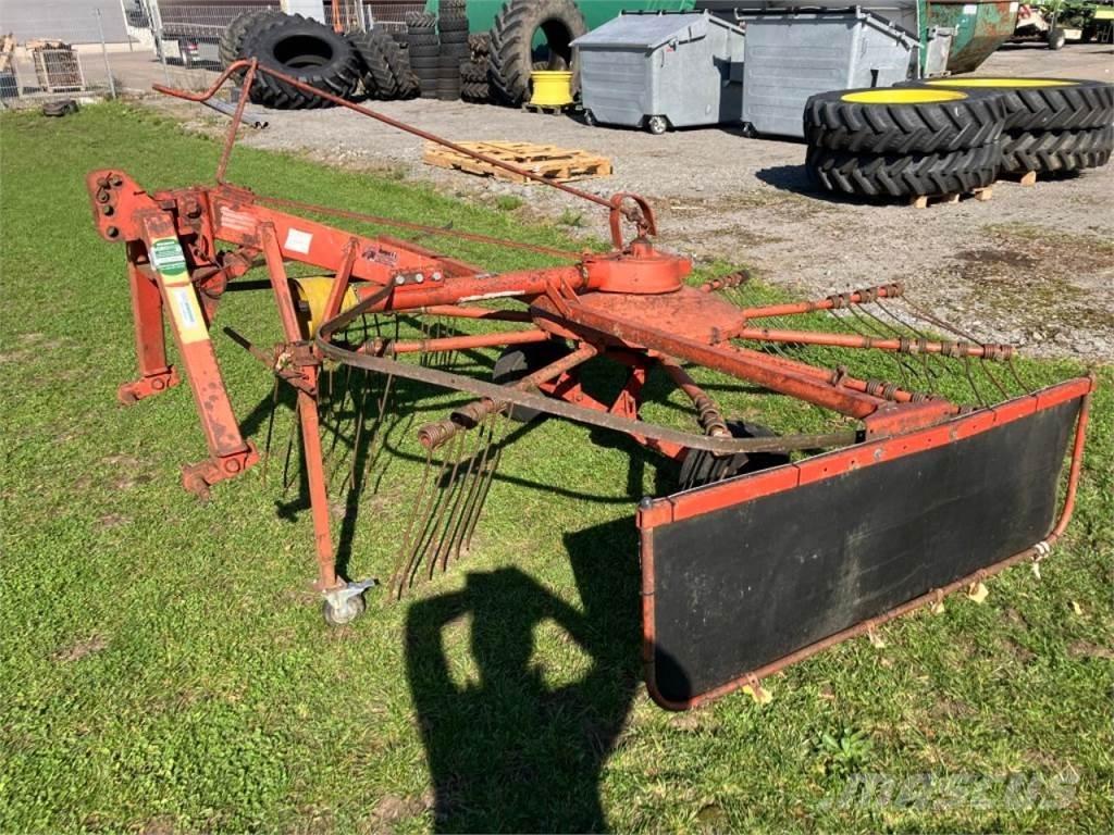 Fella TS 325 堆草機