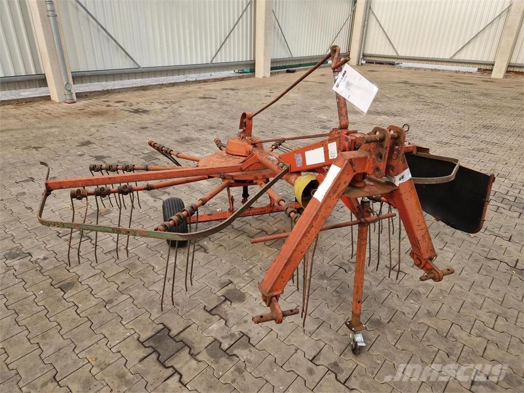 Fella TS 325 堆草機