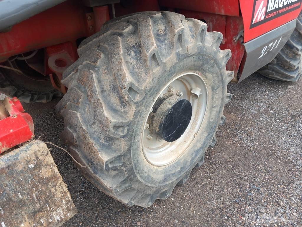 Manitou MRT1742 伸縮臂操作車