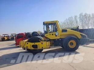 Bomag BW 220D-40 雙輪滾壓機