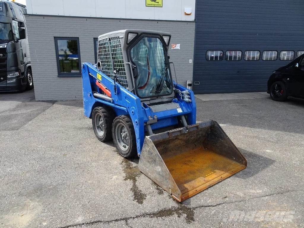 Bobcat S100 滑移轉向裝載機