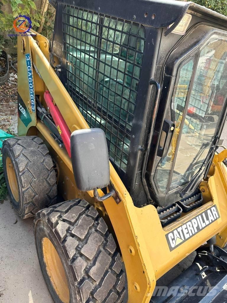 CAT 226 B 滑移轉向裝載機