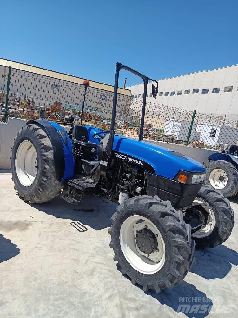 New Holland TN 90 F 曳引機