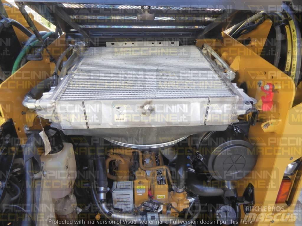 CAT 262D 滑移轉向裝載機