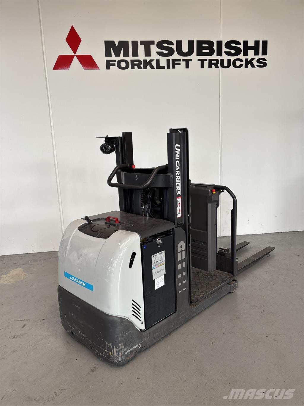 UniCarriers EPL100 低架裝載機