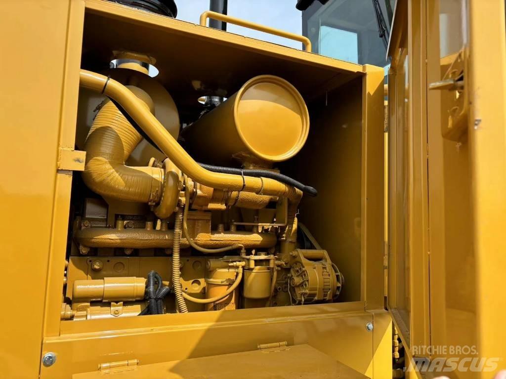 CAT 140 K 平土機