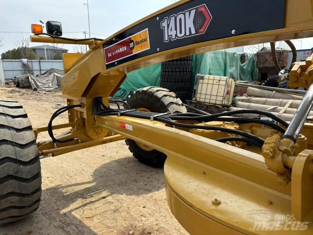 CAT 140 K 平土機