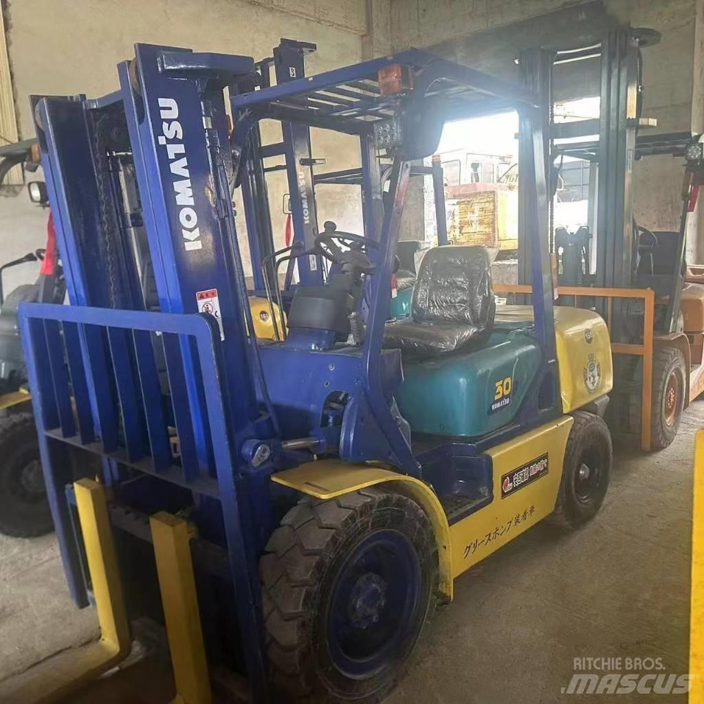 Komatsu F30T 柴油卡車