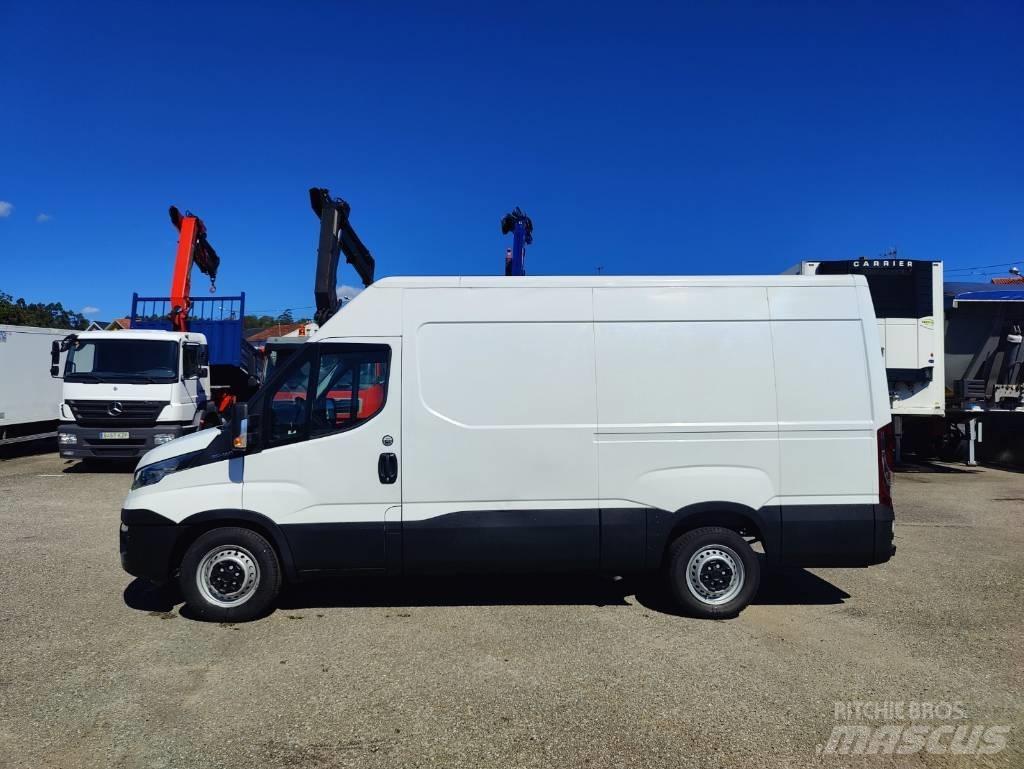 Iveco Daily 35 S 14 廂式貨物運輸車