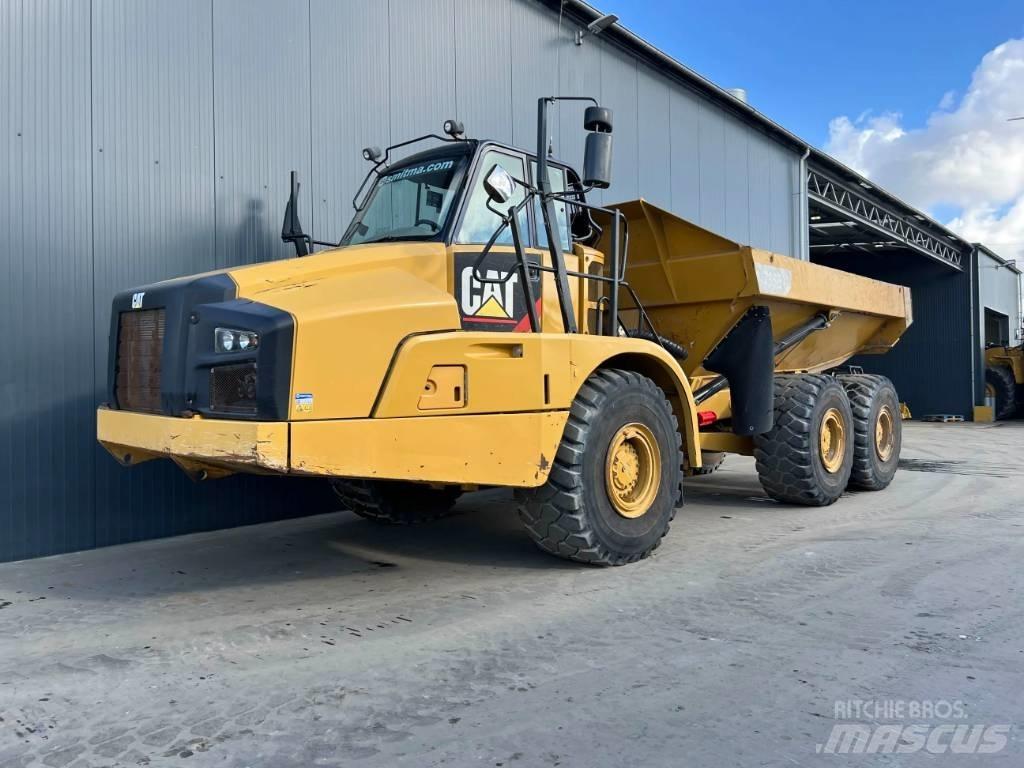 CAT 735B 鉸接式起吊車