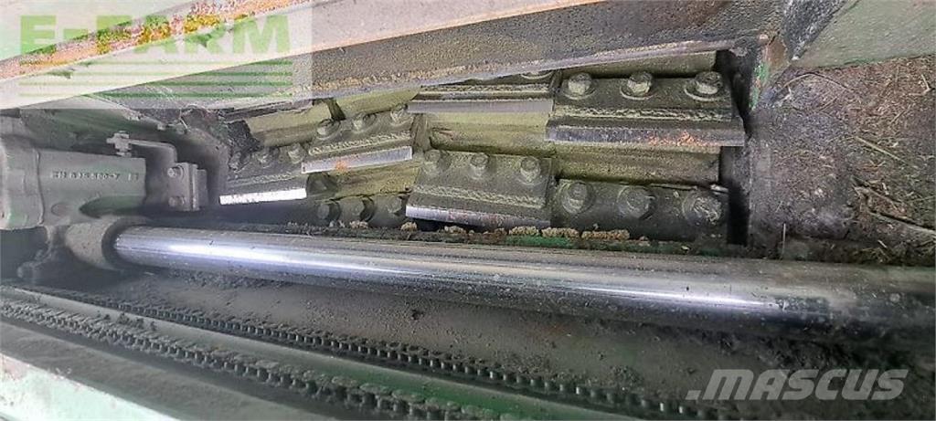 John Deere 8400 自走式飼料採集機