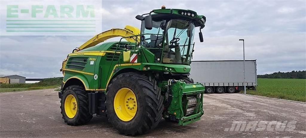 John Deere 8400 自走式飼料採集機