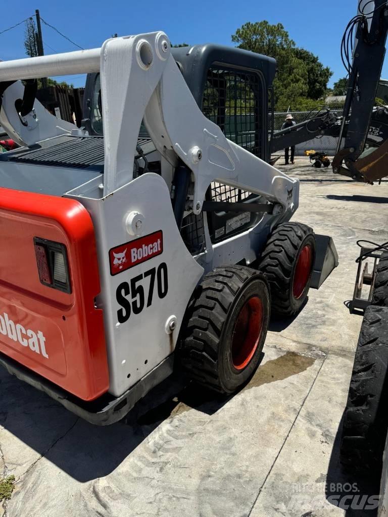 Bobcat S570 滑移轉向裝載機