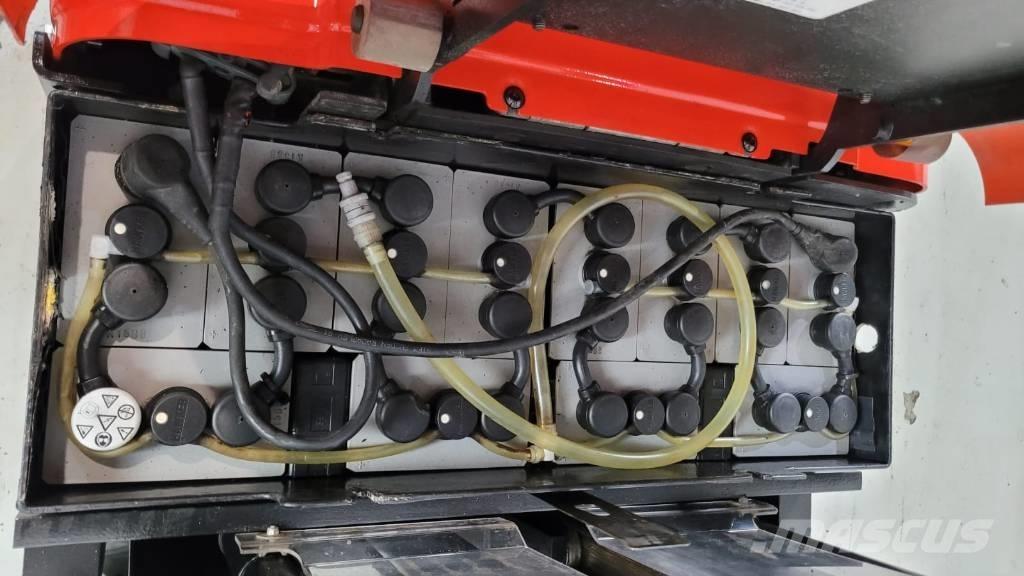 BT SPE 125 自走式堆積機