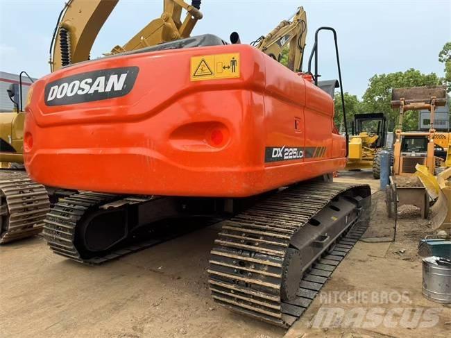 Doosan DX 225 履帶式 挖土機/掘鑿機/挖掘機