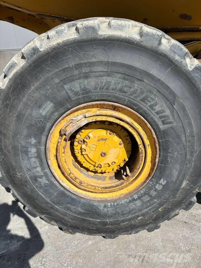 CAT 745 C 鉸接式起吊車