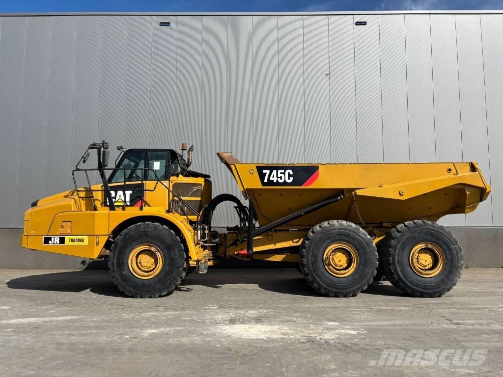 CAT 745 C 鉸接式起吊車
