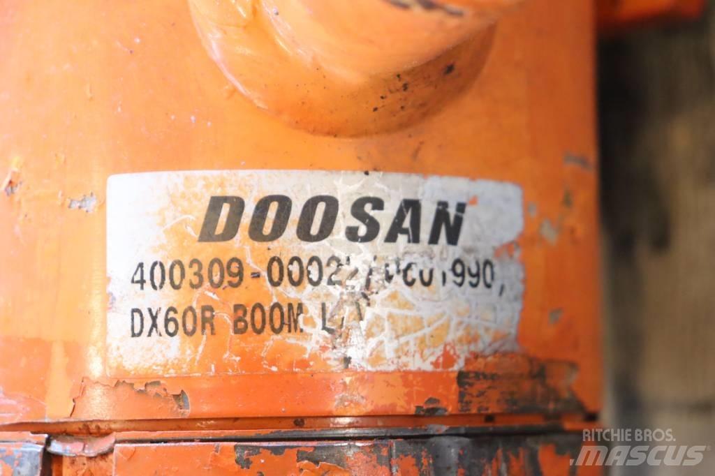 Doosan DX 60 R 小型挖土機/掘鑿機<7t(小型挖掘機)