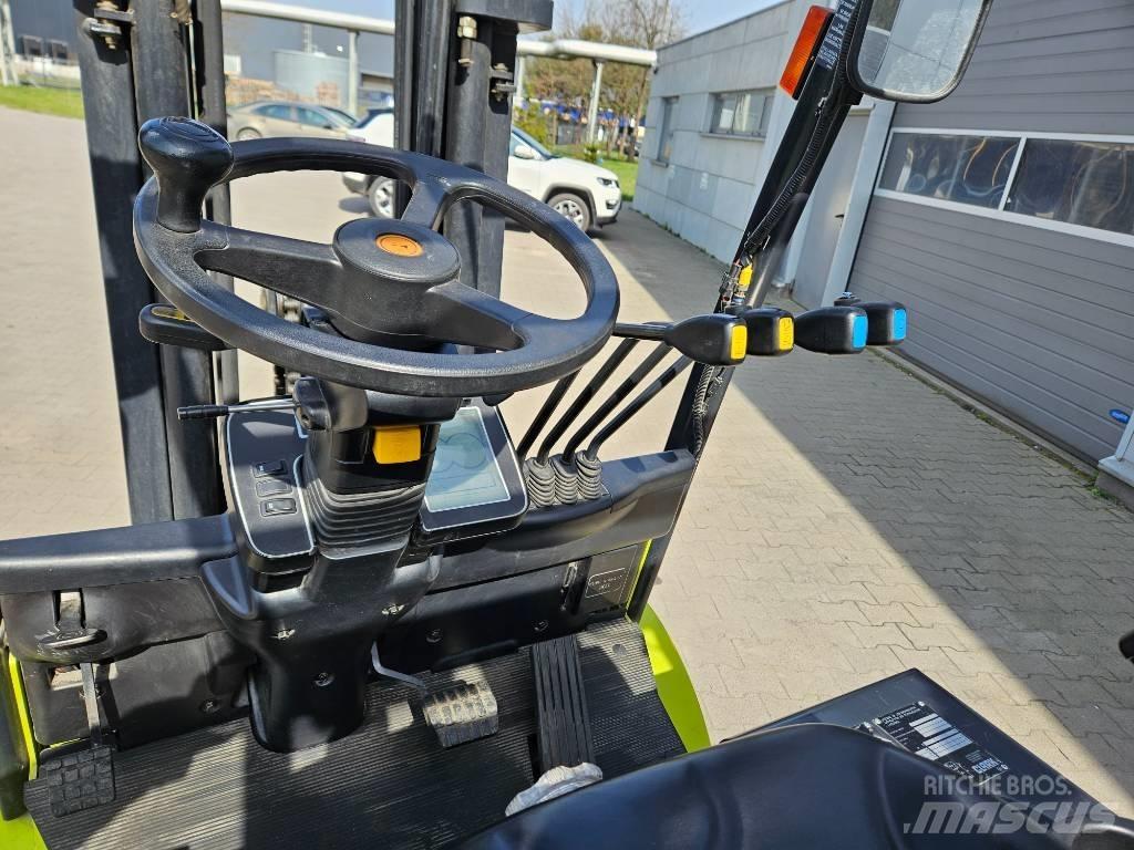 Clark EPX32i 電動堆高機