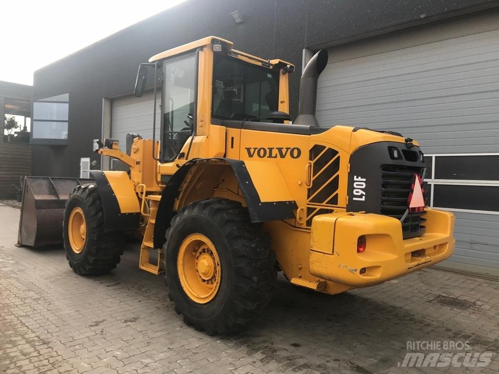 Volvo L90F 輪胎式裝載機