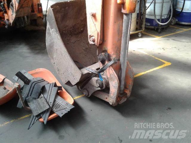 Hitachi FB200 曳引機