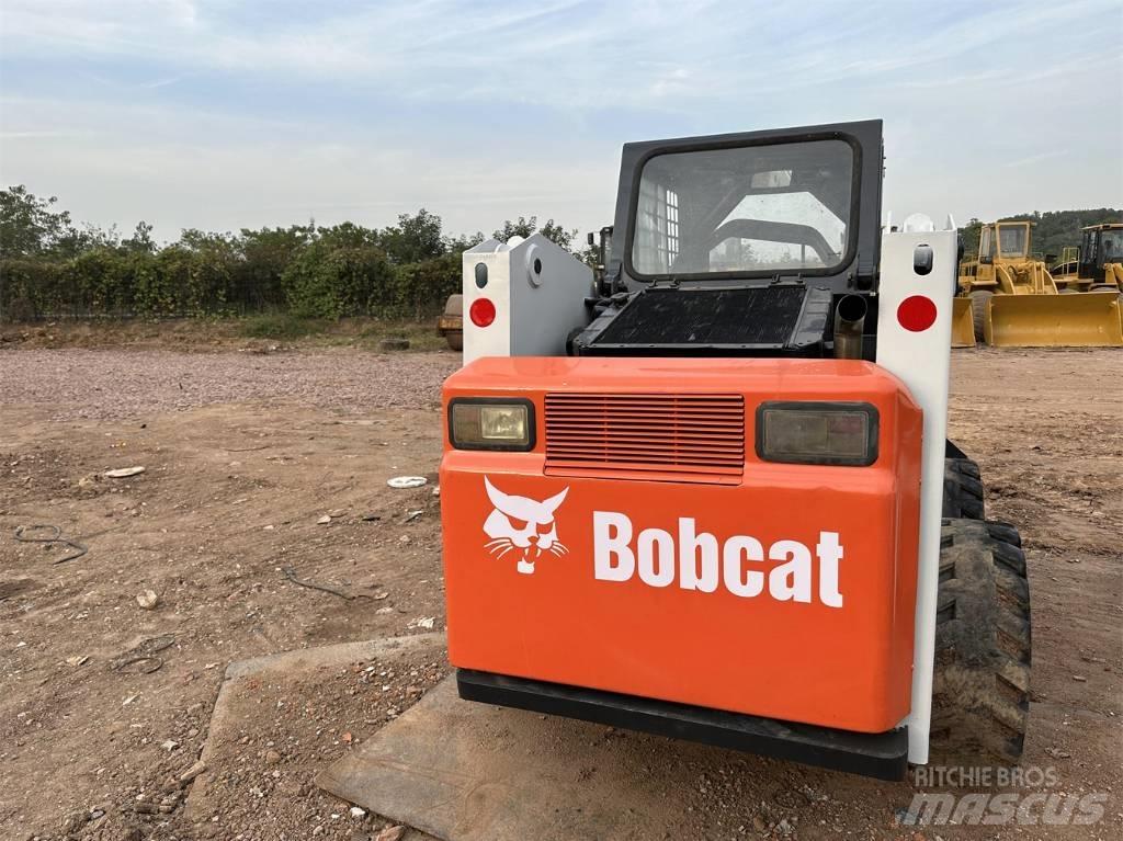 Bobcat S 300 滑移轉向裝載機