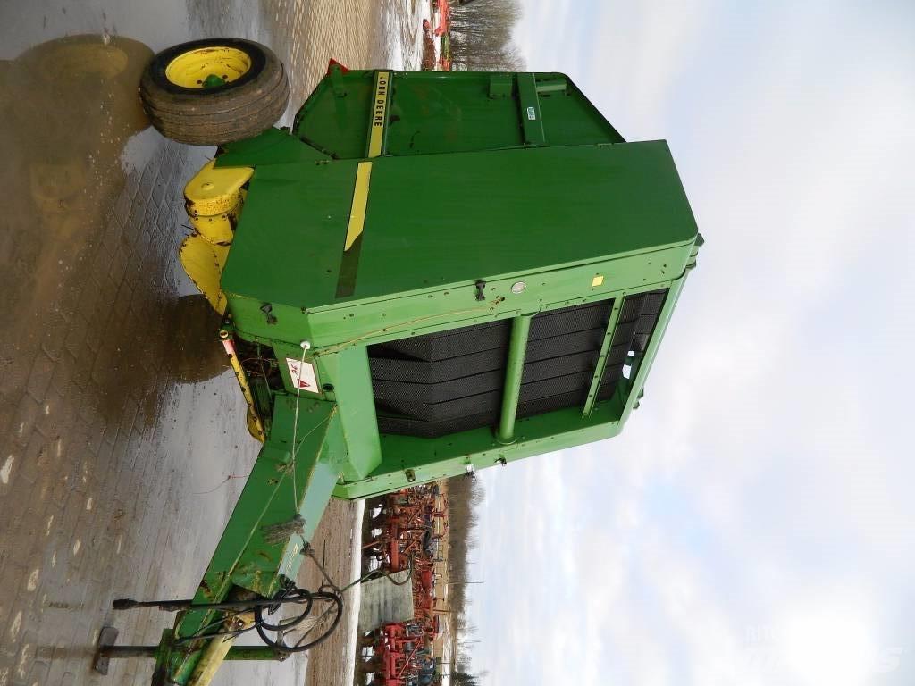 John Deere 550 圓型牧草打包機