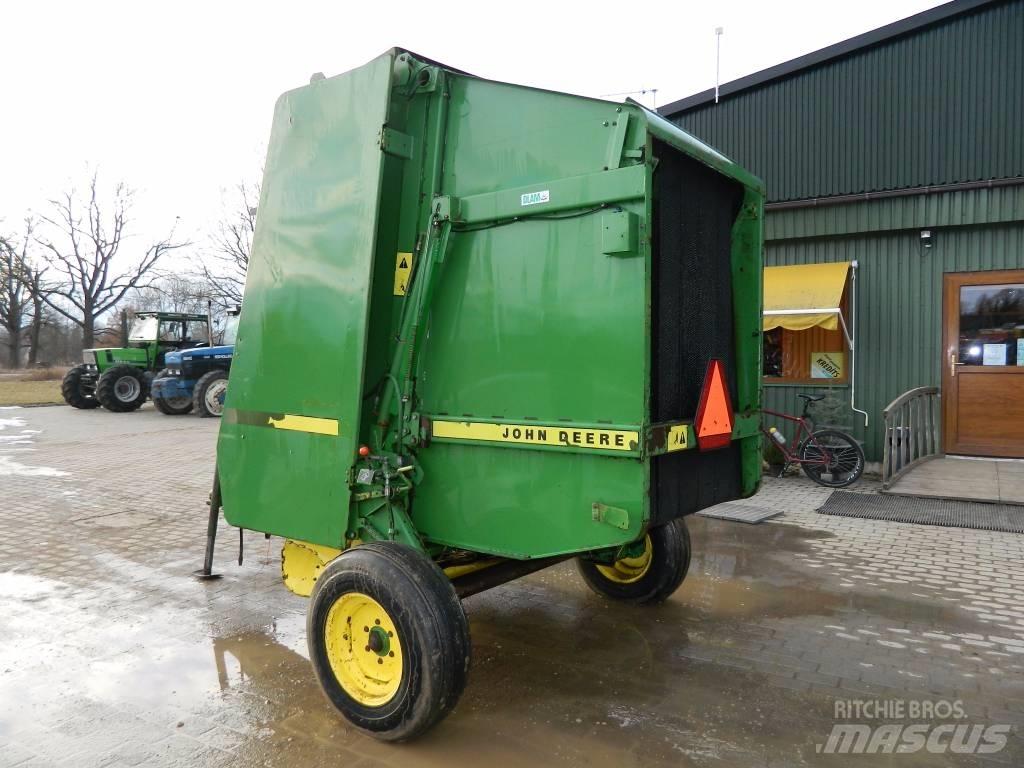 John Deere 550 圓型牧草打包機
