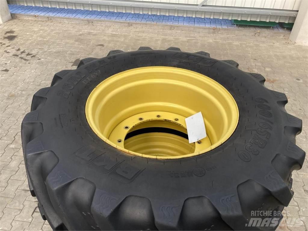 BKT 600/65R30 輪胎、車輪和輪圈
