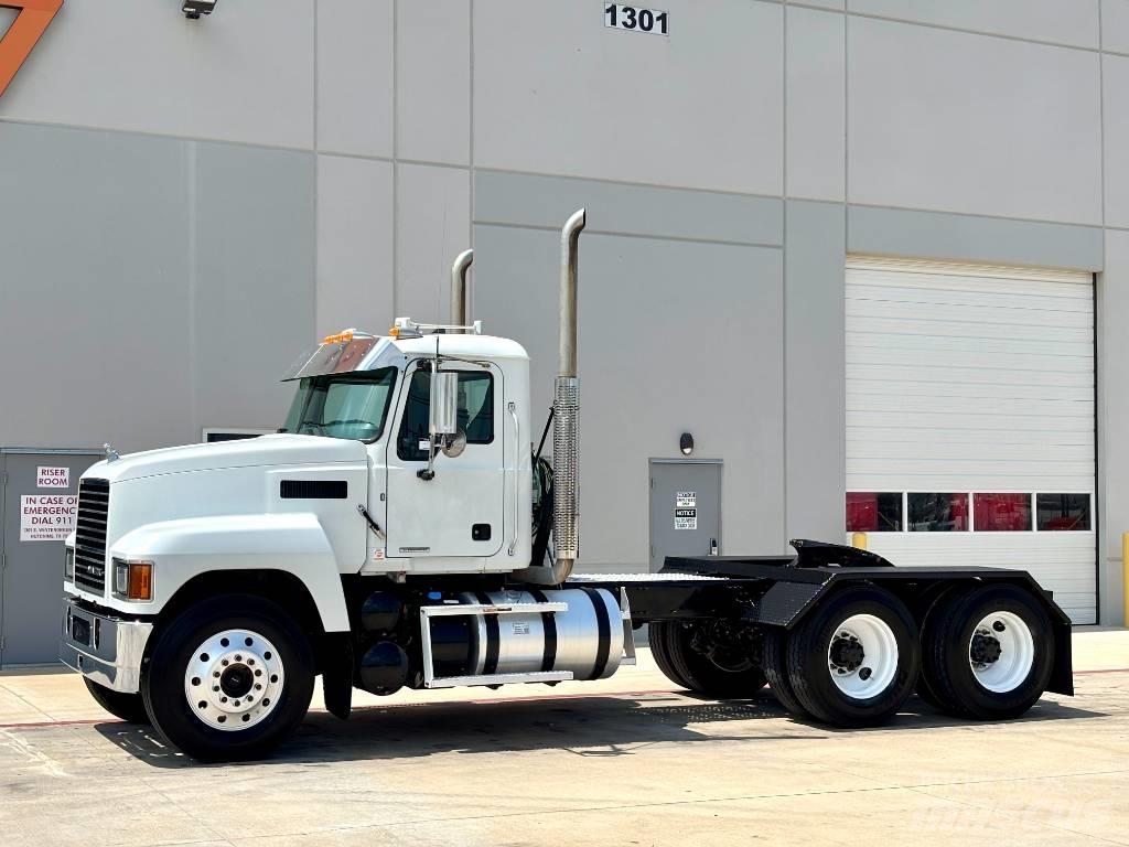 Mack Pinnacle 64T 曳引機組件