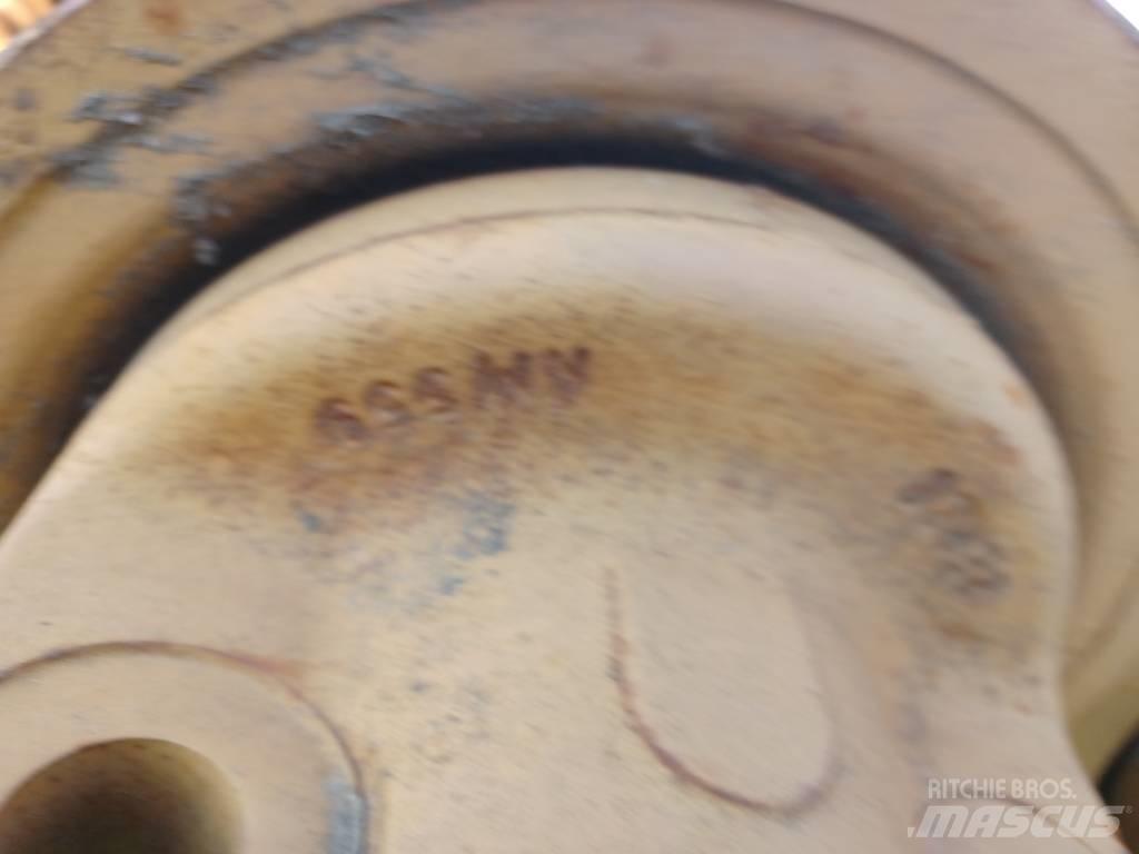 Komatsu D 155 履帶、鏈條和車盤