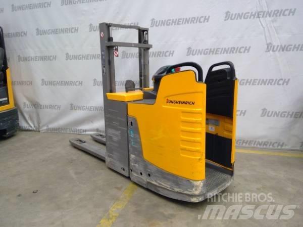 Jungheinrich ERD 220 行走控制式堆積機