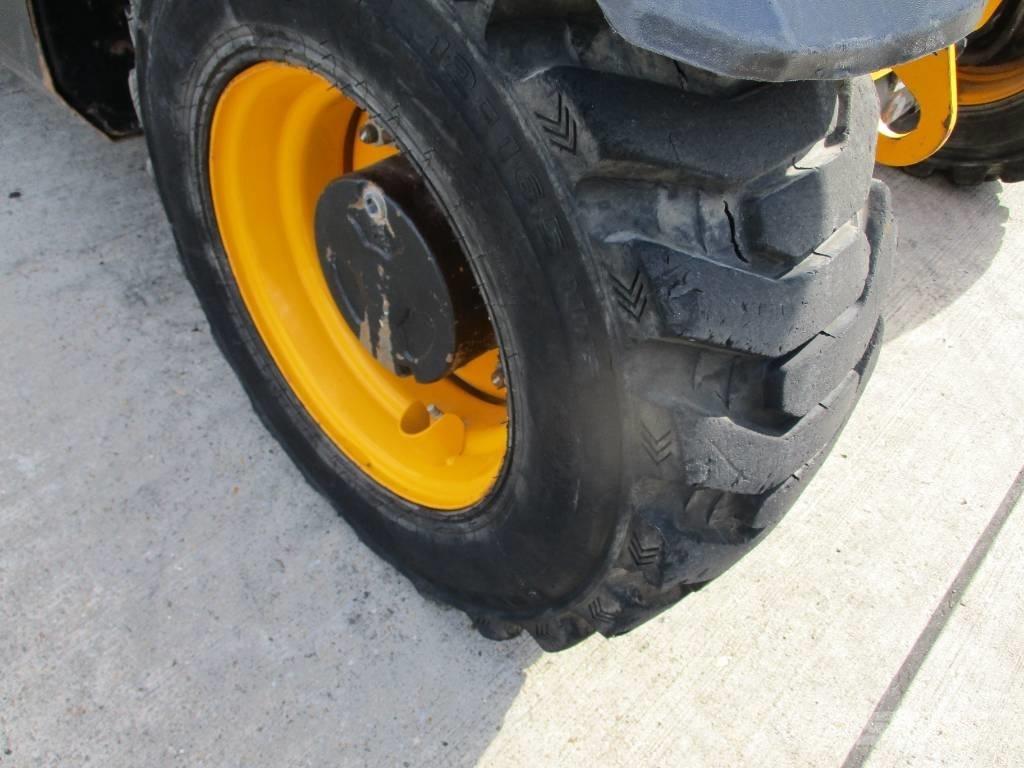 JCB 525-60 (404) 伸縮臂操作車
