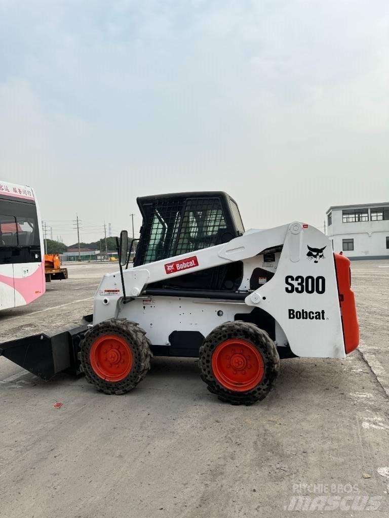 Bobcat S 300 滑移轉向裝載機
