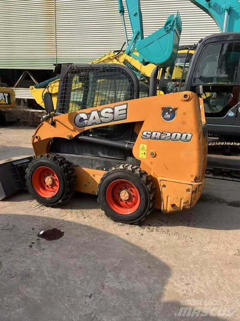 CASE SR 200 滑移轉向裝載機