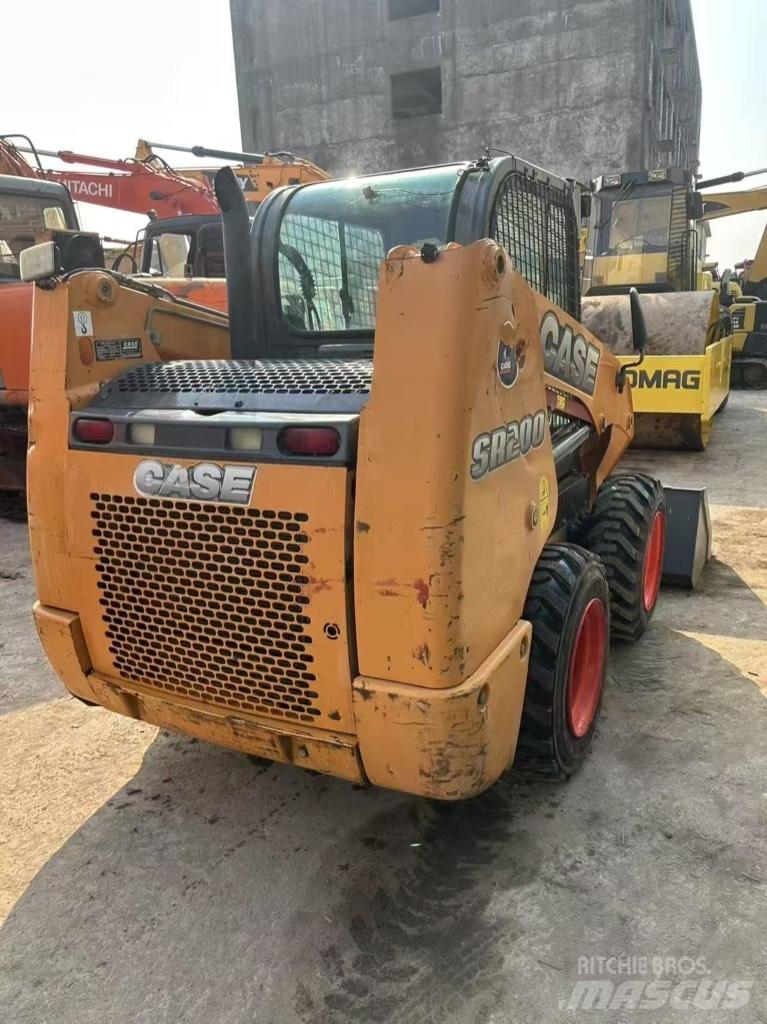 CASE SR 200 滑移轉向裝載機