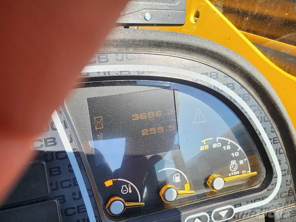 JCB 540-180 伸縮臂操作車