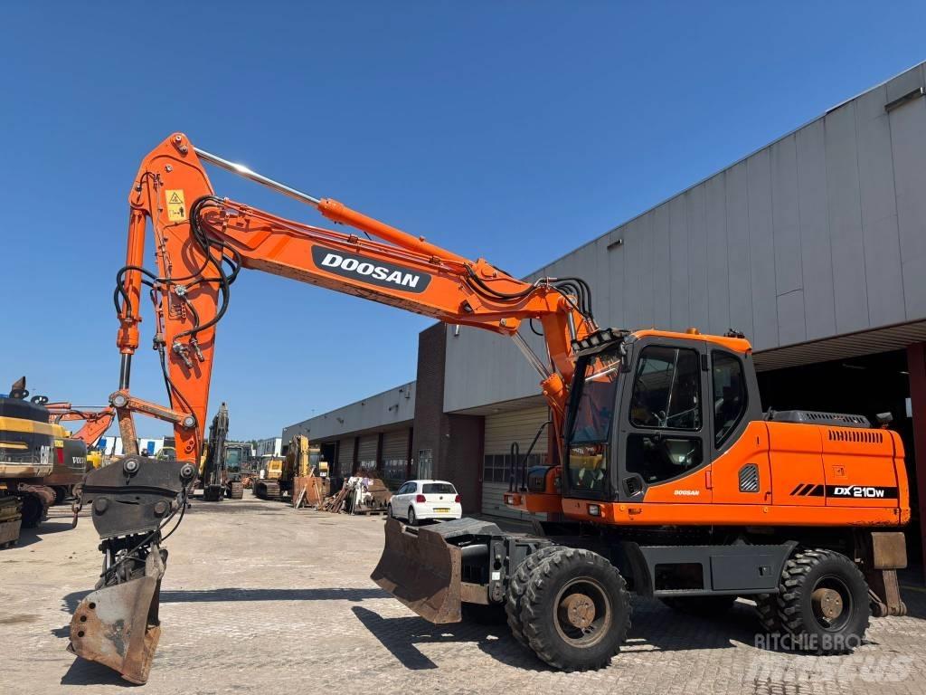 Doosan DX 210 W 旋轉式挖土機/掘鑿機/挖掘機