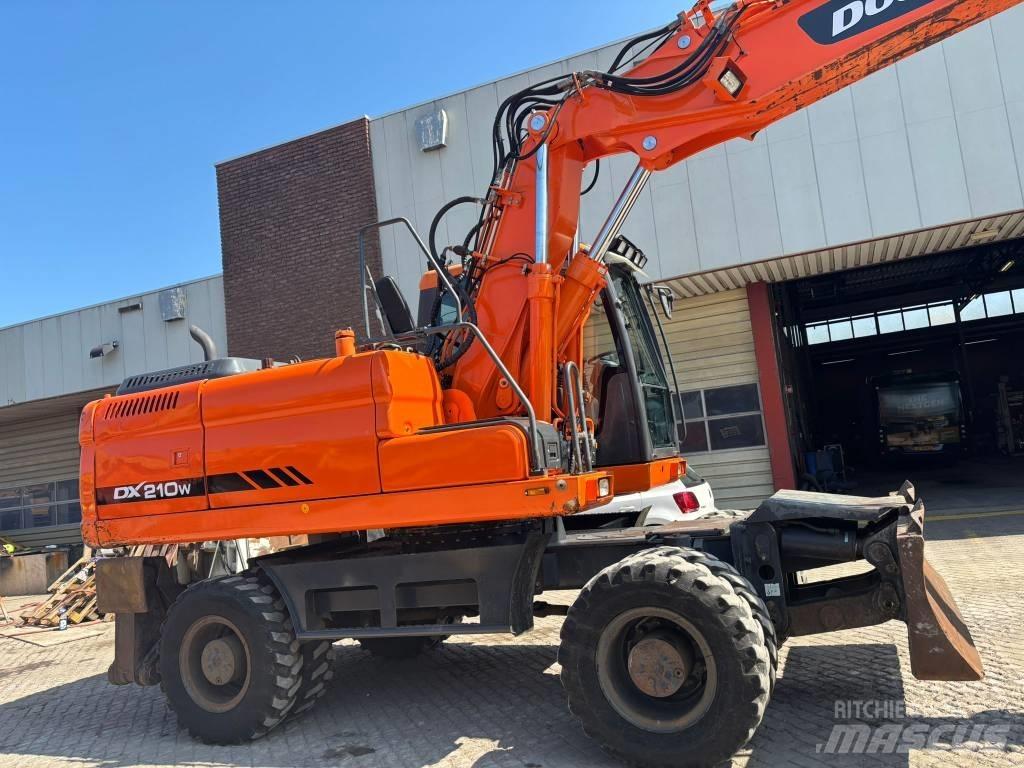 Doosan DX 210 W 旋轉式挖土機/掘鑿機/挖掘機
