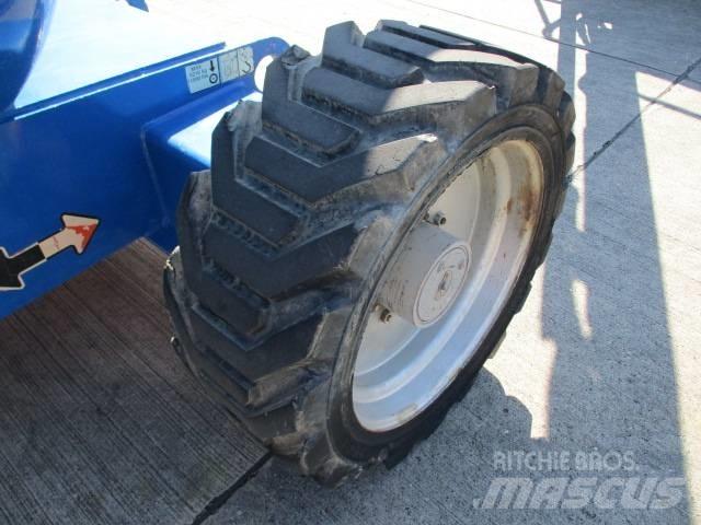 JLG 600 AJ (253) 緊湊型自走式伸縮臂式升降機