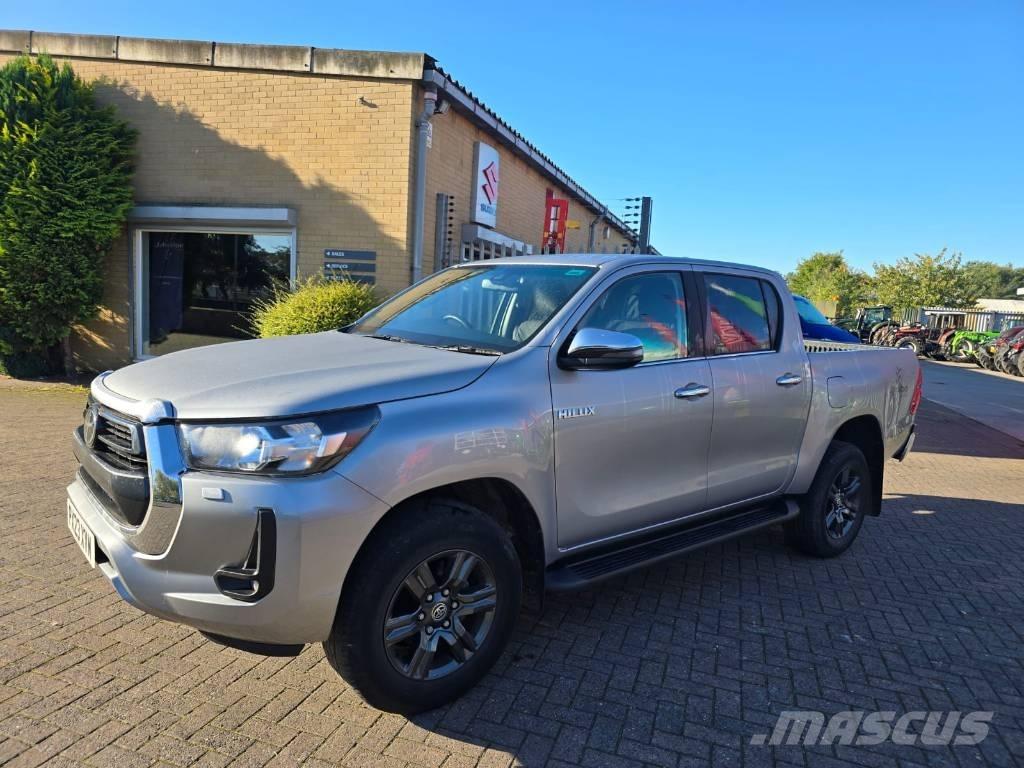 Toyota Hilux 皮卡.傳統半斗卡車/側卸板