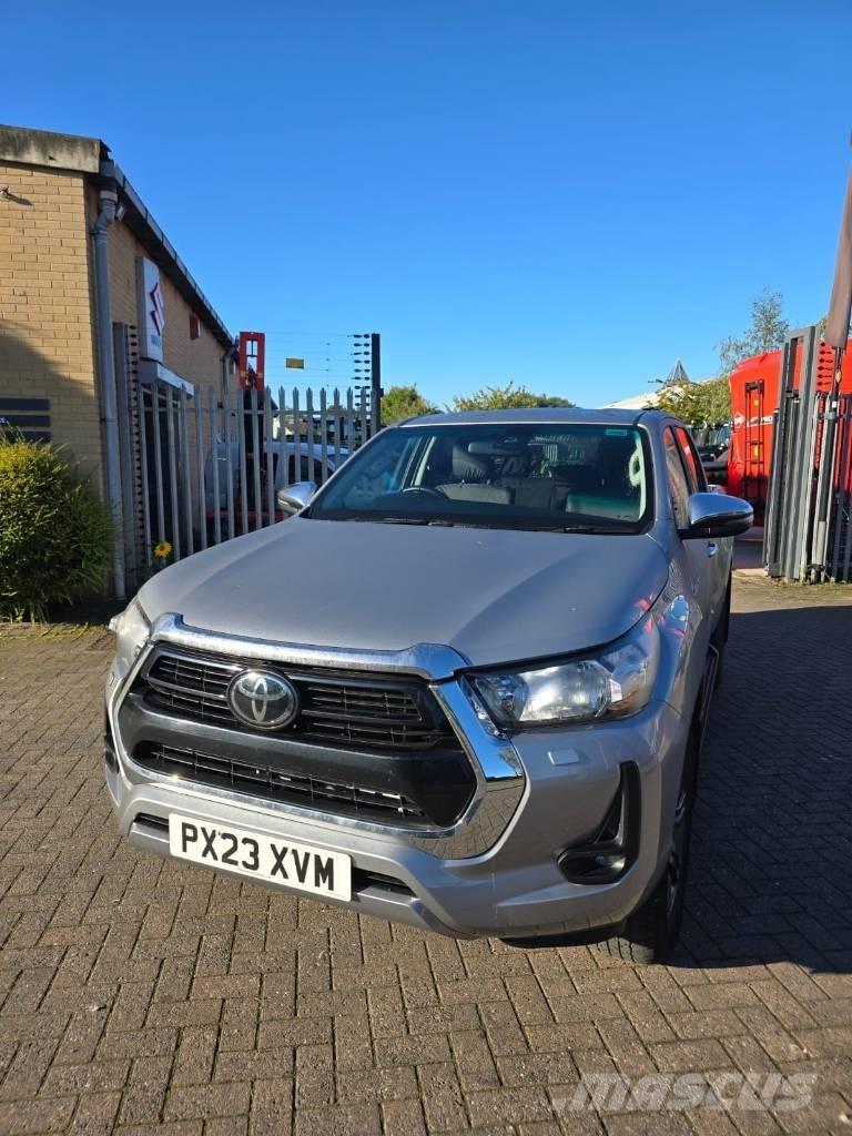 Toyota Hilux 皮卡.傳統半斗卡車/側卸板