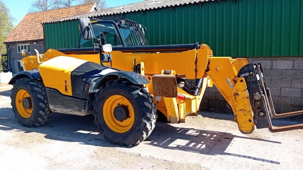 JCB 540-140 伸縮臂操作車