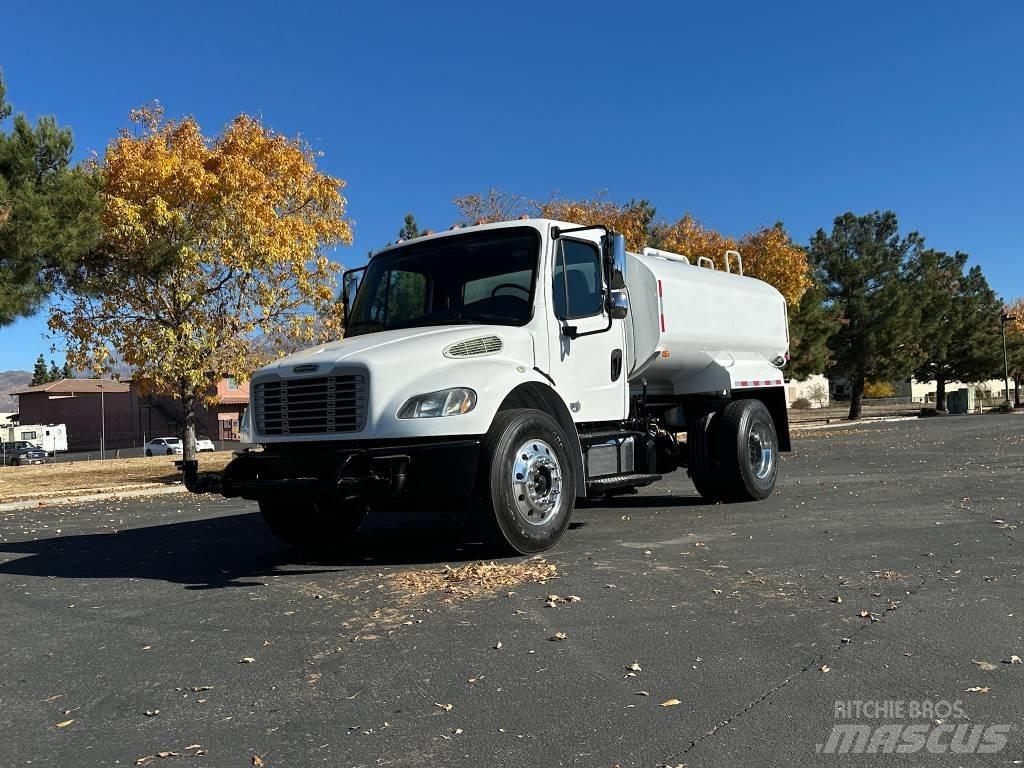Freightliner M2 水車