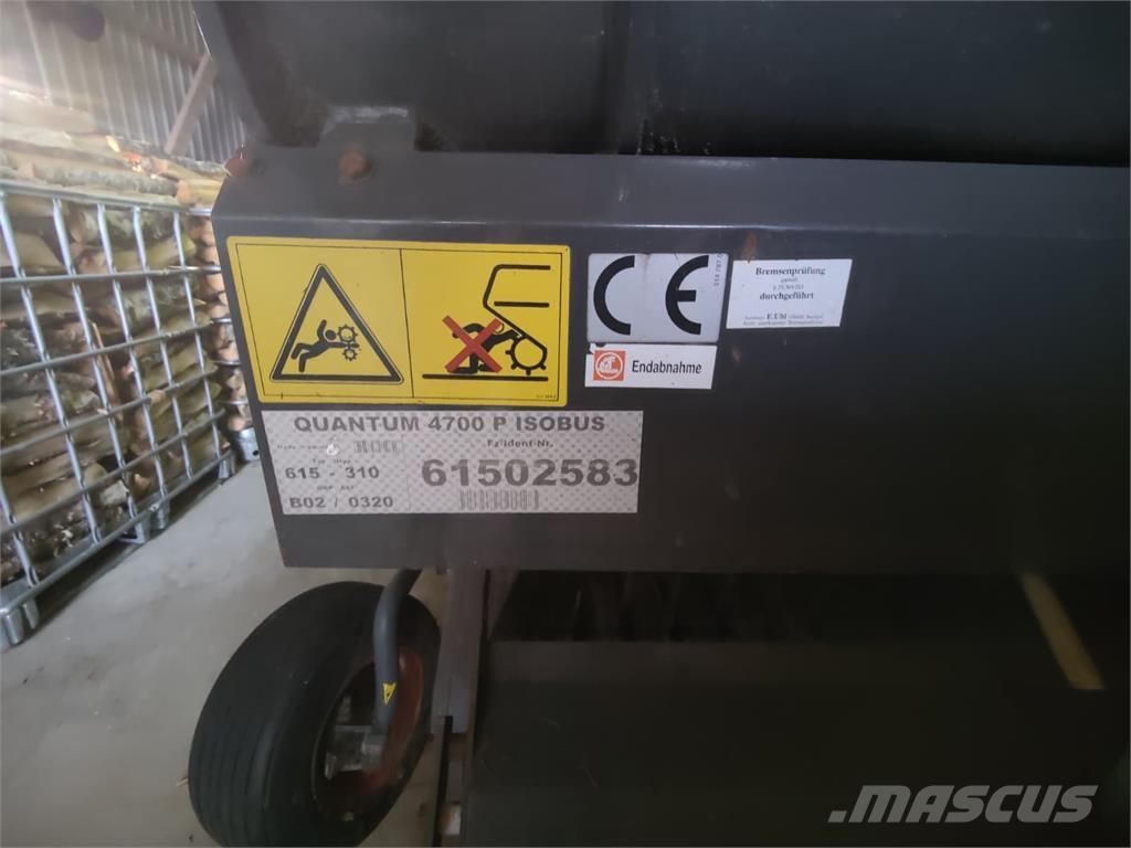 CLAAS Quantum 4700 自裝式拖車