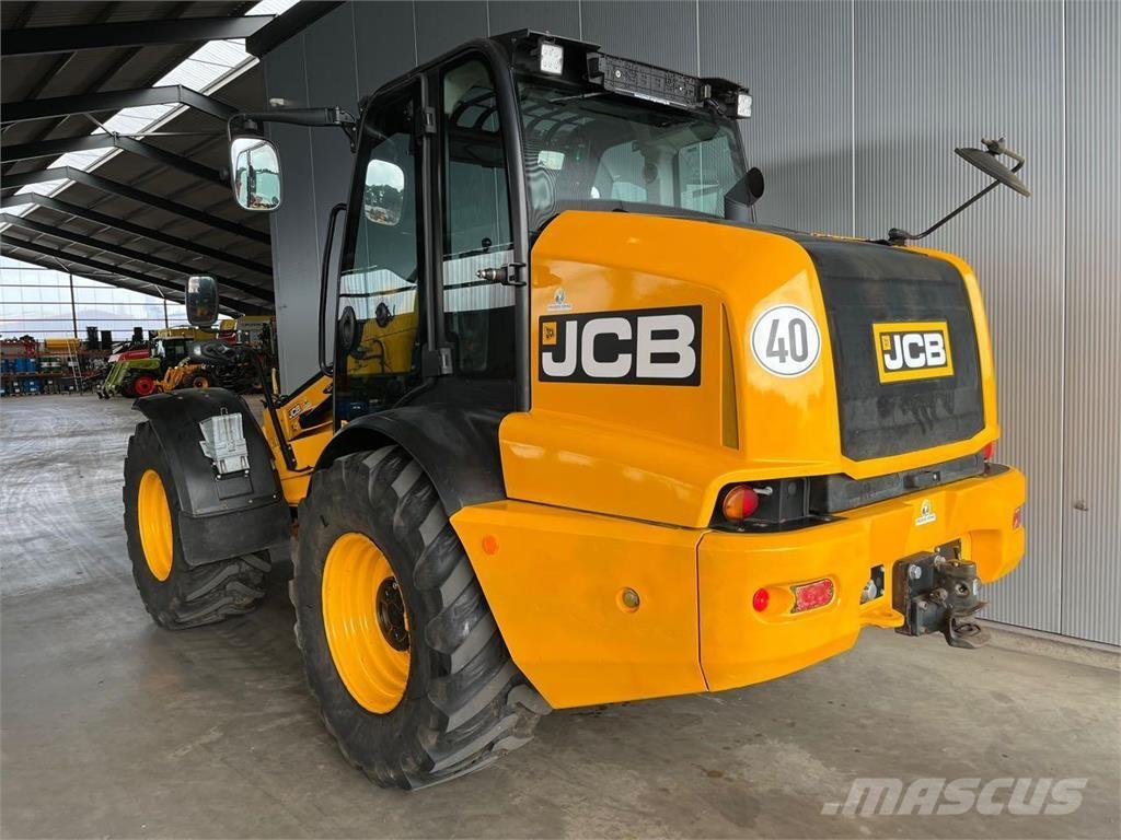 JCB TM 320 Agri 輪胎式裝載機