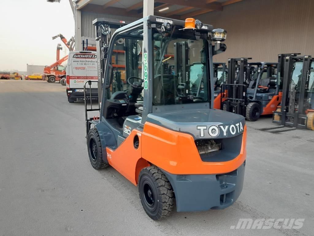 Toyota 52-8 FDF 30 柴油卡車