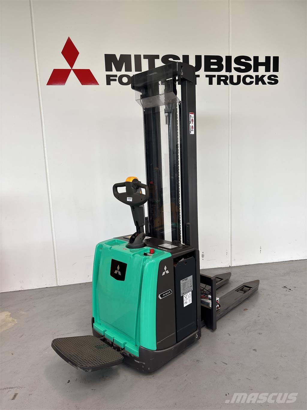Mitsubishi SBV16P 自走式堆積機
