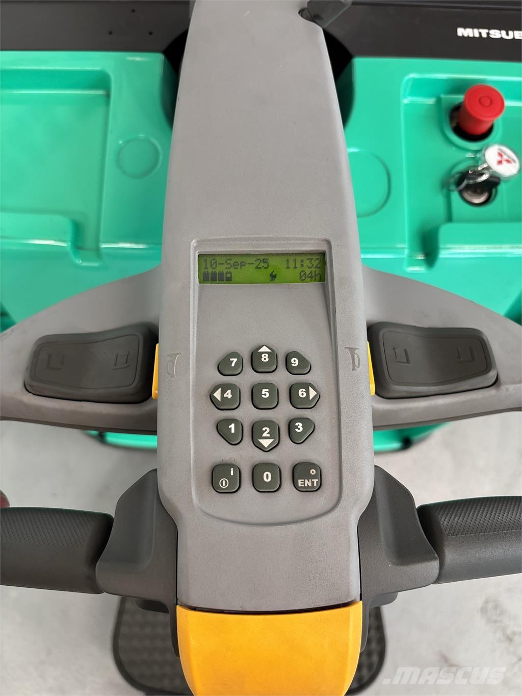 Mitsubishi SBV16P 自走式堆積機