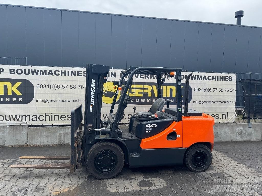 Doosan D 40 SC-7 柴油卡車